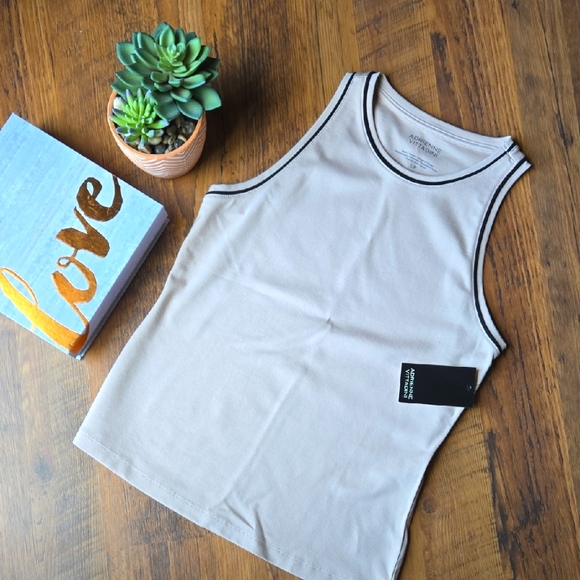 Adrienne Vittadini Tops - NEW Adrienne Vittadini Small Beige Tank Top with Black Trim
